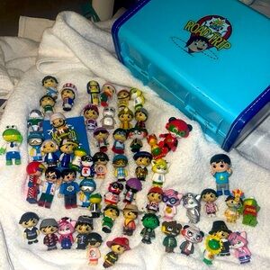 Ryan’s World Suit Cases and huge figure set